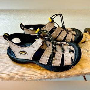 KEEN WOMEN’s SANDALS SIZE 6 (37eu)